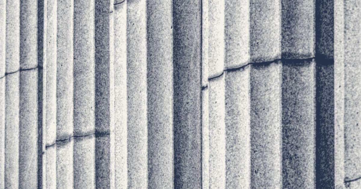 Les règles applicables au recrutement tiennent en quelques articles du Code du travail.
